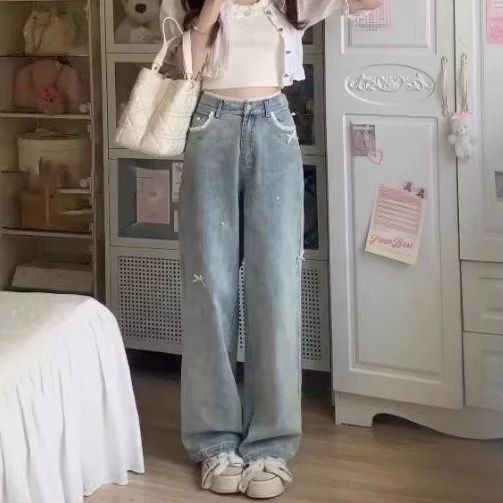 Quần jean xanh điểm nơ túi ren