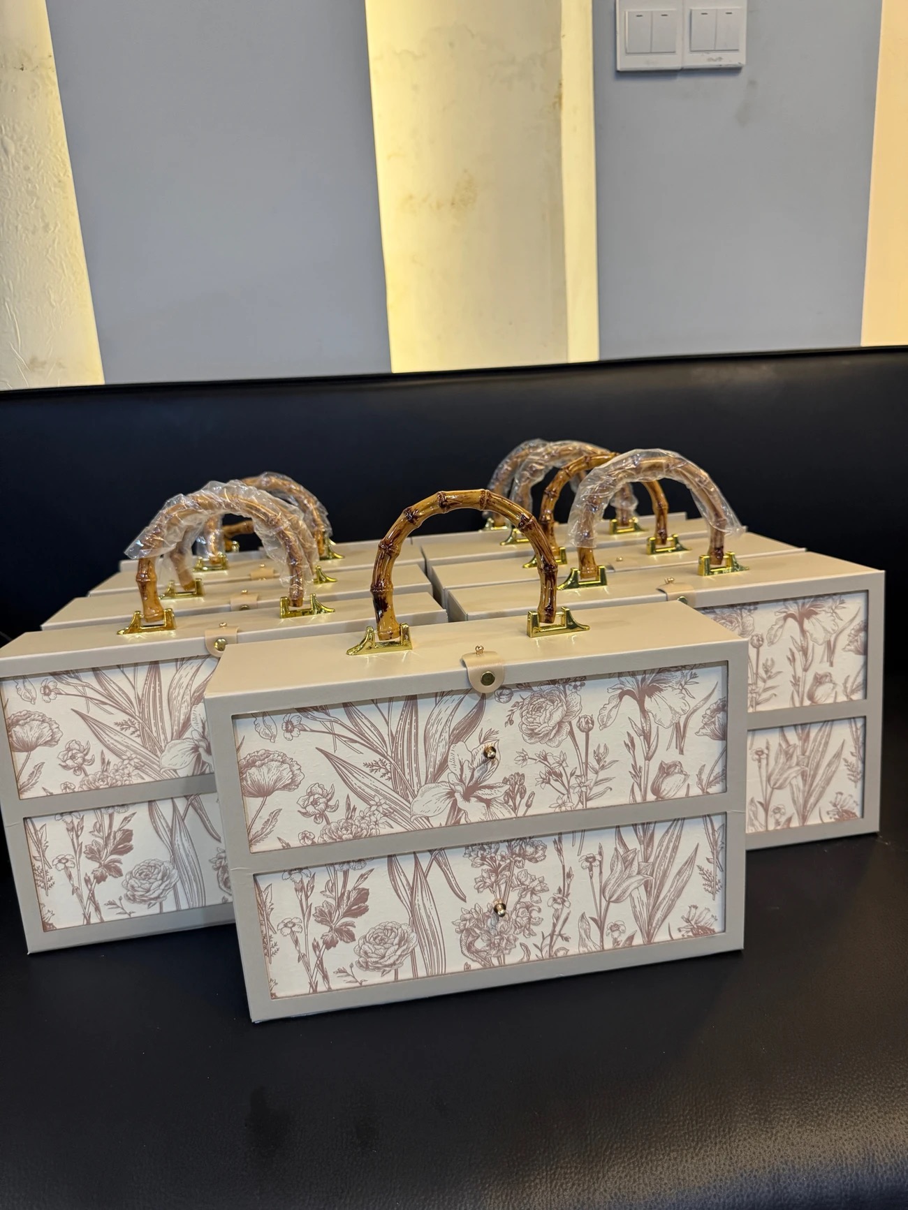 Box 12 bánh Trung thu cao cấp hộp hoa văn
